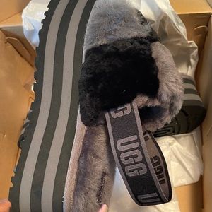 Brand New Size 8 Ugg Platform Slides